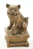 Fo kutya. Faragott fa, Kína, kopott, m: 23 cm