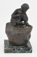 Andreas Peralta: Vésnök. Bronzírozott fém, márvány talpazaton, jelzett, sorszámozott: 0005/2000, m: 18 cm