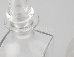 2 darab antik italos palack, egyik kristály, jelzés nélkül, kis kopással, m: 23-25 cm