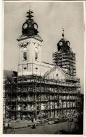 1946 Debrecen, felállványozott nagytemplom helyreállítási munkálatai a második világháborús bombázások után, újjáépítés. photo