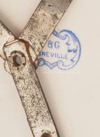 Keller & Guérin Luneville "Cornebourg nevezetességei" francia dísztál. Jelzett, kis ko...