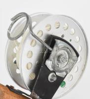 2 darab horgász tárolóorsó, damillal + egy súly