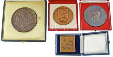 Vegyes: 4db klf szocialista emlékérem tokban, közte 1956. "A seregszemle budapesti döntőjén elért eredményért / Kilián György Seregszemle 1956" bronz díjérem (80mm) + 1968. "Fővárosi Vízművek 100. évfordulója, 1868-1968" bronz emlékplakett eredeti dísztokban (58x50mm) + DN "MUSEUM ARTIS HOSPITES EXCIPIENDI IN HUNGARIA" A Magyar Vendéglátóipari Múzeum bronz emlékérme tokban (94mm) T:UNC,AU