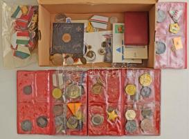 Doboznyi vegyes hagyatékból származó díjérem, szocialista kitüntetés, emlékérem tétel, izraeli érmés boríték, közte Olaszország 1992. "Sevillai Világkiállítás 1992" Ag emlékérem tanúsítvánnyal (4g/0.986/19,5mm) T:vegyes