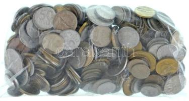 Vegyes, magyar és külföldi érmetétel mintegy ~1kg súlyban, T:vegyes Mixed, Hungarian and foreign coin lot (~1kg) C:mixed