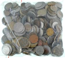 Vegyes, magyar és külföldi érmetétel mintegy ~1kg súlyban, T:vegyes Mixed, Hungarian and foreign coin lot (~1kg) C:mixed