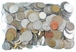 Vegyes, magyar és külföldi érmetétel mintegy ~1kg súlyban, T:vegyes Mixed, Hungarian and foreign coin lot (~1kg) C:mixed