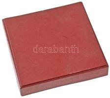 DN "Országos Bélyegnapi Kiállítás Budapest" eozin mázas Zsolnay porcelán emlékplakett, ere...