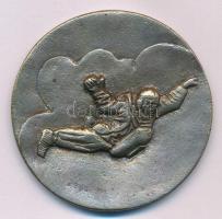 1957. "M.H.S. Ejtőernyős Járőrverseny 1957 II." fém emlékérem, hátoldalon gravírozva (51mm...