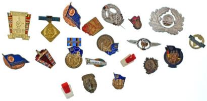 NDK vegyes 20db-os szocialista jelvény és sapkajelvény tétel T:vegyes