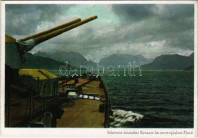 Schwerer deutscher Kreuzer im norwegischen Fjord. PK-Aufn. Kriegsber. Richleske, Carl Werner / WWII German Navy, heavy cruiser