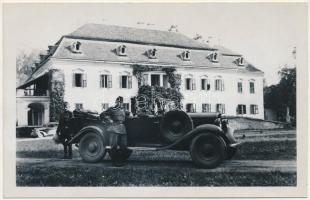 Bethlen, Beclean; Gróf Bethlen András örökösei kastélya, katonák autóban / castle, soldiers in military automobile. photo