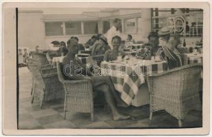 Mamaia (Constanta), summer vacation on the beach. photo (fa)