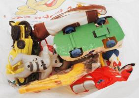 Doboznyi vegyes bolha tétel: régi elektromos tűzhely, kilincs, fém colostok, antik vas akasztó, zacs...