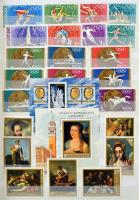 1968-1992 Rendezett gyűjtemény főként postatiszta értékekkel, köztük teljes sorok, önálló értékek, illetve 148 db blokk és kisív is, 30 lapos A/4 berakóban