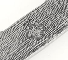 Régi szivarvágó, ezüst (Ag) borítással, nemesí címerrel, gravírozva. Jelzett 14 cm