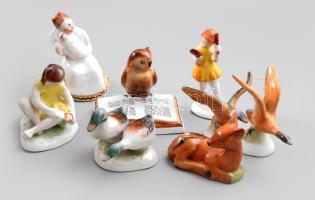 7 darab Bodrogkeresztúri mázas kerámia figura, közte ritka babázó lány figurával. Kis kopással.