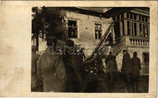 Pidhaitsi, Podhajce; osztrák-magyar katonák egy romos épületnél / WWI K.u.K. military, group of soldiers. photo (fl)