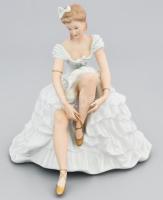 Wallendorf primadonna, biszkvit és mázas porcelán, jelzéssel, kis kopottsággal, m: 18 cm