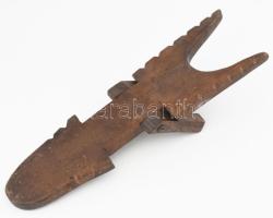Csizmahúzó. Fa, 19. sz vége, kopással, h: 34 cm