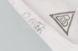 Kacsacsalád. Német porcelán figura, jelzett, hibátlan, 9x5,5 cm