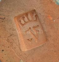 2 darab iparművészeti kerámia figura, egyik Komlós jelzés nélkül, m: 13-14 cm