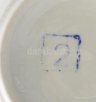 Zsolnay 2 darab szoknyás bögre. Egyik jelzett, kis kopással, m: 9,5 cm