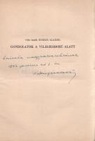 Huszár Aladár, vitéz baráthi: Gondolatok a világháború alatt. (Dedikált.) (Budapest, 1943. ,,Rege" Könyvkiadó és Terjesztő Kft. - Pesti Lloyd-nyomda). 336 p. Egyetlen kiadás. Dedikált: ,,Őszinte nagyrabecsüléssel 1943 június 8-án: v[itéz] Huszár Aladár". Huszár Aladár (1885-1945) jogász, politikus, több vármegye főispánja, Budapest főpolgármestere, az Országos Társadalombiztosítási Intézet igazgatója. A Bars megyei földbirtokos első világháborús frontszolgálata után Balassagyarmatra tért vissza, ahol tevékeny szerepet vállalt a város 1919. évi visszafoglalásában, illetve megjárta a proletárdiktatúra börtöneit. Később Nógrád, Hont, majd több más vármegye, Győr főispánja, majd 1932-től között Budapest főpolgármestere volt, egyben a vitézi rend gyakori szónoka. Gömbös Gyula miniszterelnökkel elmérgesedő viszonya miatt 1934-ben lemondott, és az OTI élére került. Németellenessége és nyilasellenessége már az 1930-as évektől közismert volt, az évtized végétől a ,,Magyar Nemzet" lap ,,Szellemi honvédelem" című rovatát vezetve élesen felszólalt a német befolyás és a nyilas törekvések ellen. Tekintélyes anyagismerettel, szenvedélyes hangon írt sajtóreplikái a magyar nemzeti hagyomány védelmében, a nyilas faj- és társadalomelmélet éles és kíméletlen kritikája jegyében születtek. Az országos hírű politikust, az OTI igazgatóját - a magyar politikai elit egy részével együtt - a Gestapo 1944-ben elhurcolta, a dachaui koncentrációs táborban hunyt el. Fűzve, kiadói borítóban, védőborító nélkül. Jó példány.