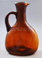 Üvegkancsó. Dunántúl, cca 20. sz. eleje, lapos testű vastag anyagában színezett üveg, hibátlan, m: 25 cm