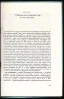 Filep Antal: Tetőformák és oromzatok a Kisalföldön. (Separatum). Bp., (1990), Akadémiai Kiadó, 249-2...