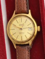 Roamer Searock kézi felhúzós női karóra, dátumkijelzéssel, bőr szíjjal, kis kopásnyomokkal, karccal,...