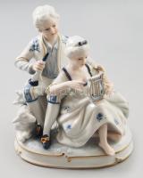 Zenélő pár porcelán szobor, jelzés nélkül, hibátlan 16 cm