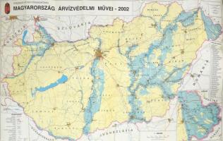 2002 Országos Vízügyi Főigazgatóság - Magyarország árvízvédelmi művei, szerk.: Dr. Ivicsics Lajos és Hadnagy Attila, 1 : 500.000, nagyméretű térkép, a hajtások mentén néhány kis szakadással, 104x64,5 cm