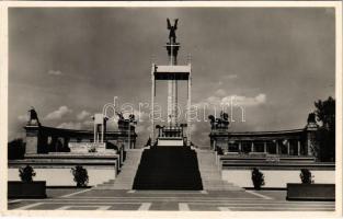 1939 Budapest XIV. XXVIII. Országos Katolikus Nagygyűlés a Hősök terén. Az Oltár Bardon Alfréd okl. építészmérnök alkotása