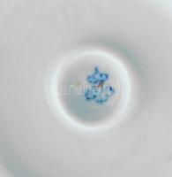 Unterweissbach primadonna. Biszkvit és mázas porcelán, jelzett, a kezében tartott rész sérült, m: 24...