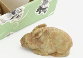 12 db kínai jáde nyúl figura, eredeti dobozában egyenként 5,5 cm