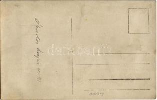 Budapest III. Óbuda, Sárközi János borbély és fodrász borotváló és hajvágó terem üzlete. Lajos utca ...