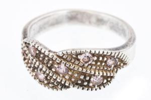 Ezüst(Ag) sokköves bordázott gyűrű, jelzett, méret: 50, bruttó: 2,7 g