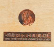 1971 "Vörös Csepel vezesd a harcot" bakelitlemez, rézrátétes fa dobozban