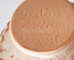 Népi ruhás lány alakos kerámia asztaldísz. Jelzett, kis kopással, m: 19,5 cm