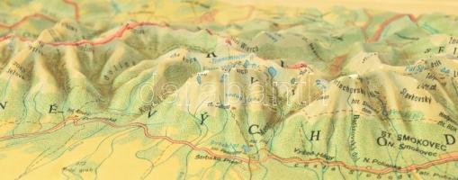 1980 Tatry / Tátra, 2 db 3D-s domborzati térkép, kisebb sérülésekkel, 33,5x20,5 cm