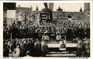 1940 Nagyvárad, Oradea; bevonulás, Vitéz Nagybányai Horthy Miklós kormányzó és felesége Purgly Magdolna, náci horogkeresztes zászlók, magyar címer, gyógyszertár / entry of the Hungarian troops, Nazi swastika flags, Hungarian coat of arms, pharmacy (EK)