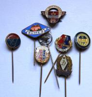 8db kitűző, benne 5 db sportklub, számos tűzzománcozott