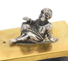 Historizáló alakos gyufatartó. Réz, ón, 6,5x7 cm