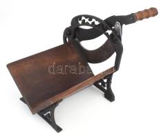 Sonkavágó, antik, francia, XIX. sz. Öntöttvas, fa, acél 30x30 cm
