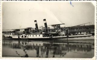 SZENT ISTVÁN gőzüzemű oldalkerekes személyhajó / Hungarian passenger steamship. photo (gyűrődések / creases)