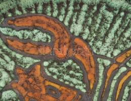 Rákos tál. Színes mázakkal festett kerámia, jelzés nélkül , hibátlan. d: 31 cm Lábakon