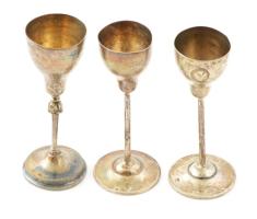 Ezüst(Ag) 3 db kupica, jelzett, egyik kis deformációval, m: 10,5 cm, nettó: 83,2 g