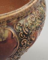 Zsolnay "Elizabeth" kaspó. Mázas kőcserép, cca 1880, formaszám: 5493/3. Jelzett, minimális...