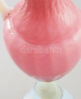 Francia opalinüveg váza. Tej- és rózsaopalin színezéssel, talpazatában kámeaszerű női portré résszel...